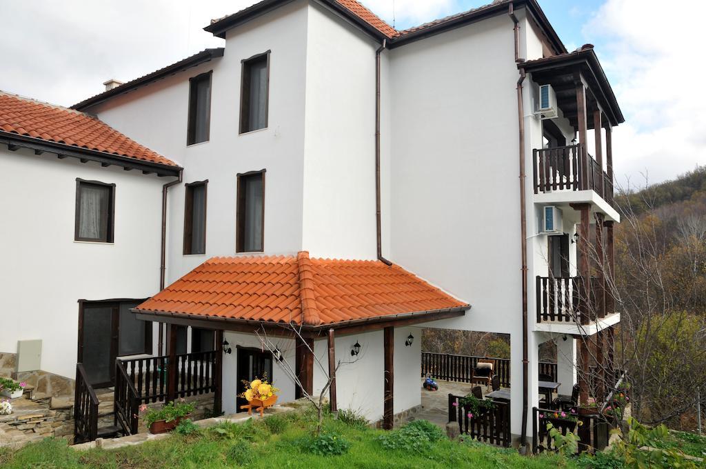 Family Hotel And Restaurant Plamena Oresak Kültér fotó