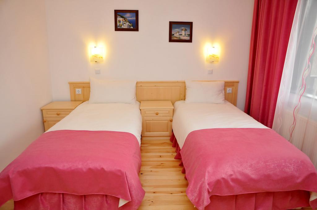 Family Hotel And Restaurant Plamena Oresak Szoba fotó